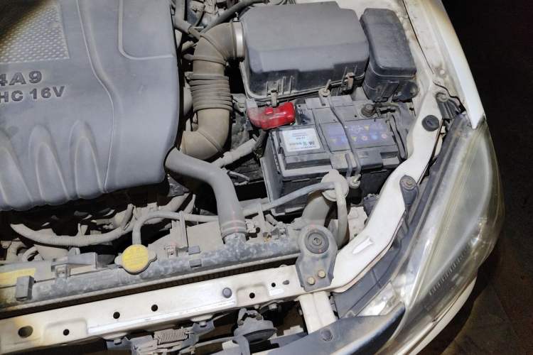 Used Soueast V3 Lingyue 2012 1.5L Manual Luxury Edition Engine Bay Left