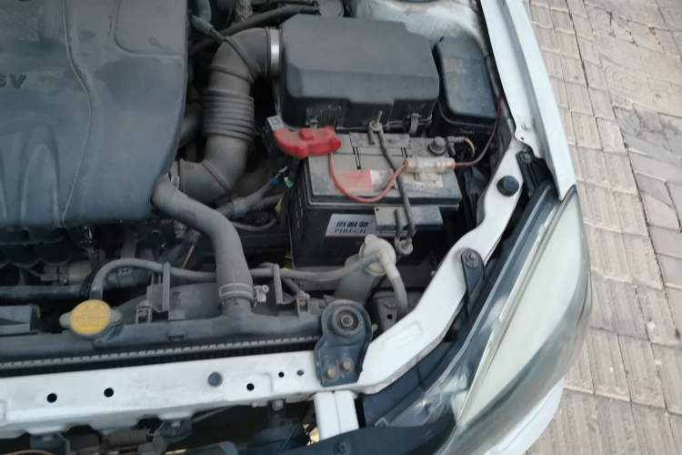 Used Soueast V3 Lingyue 2012 Revised Version 1.5L Manual – Style Edition Engine Bay Left
