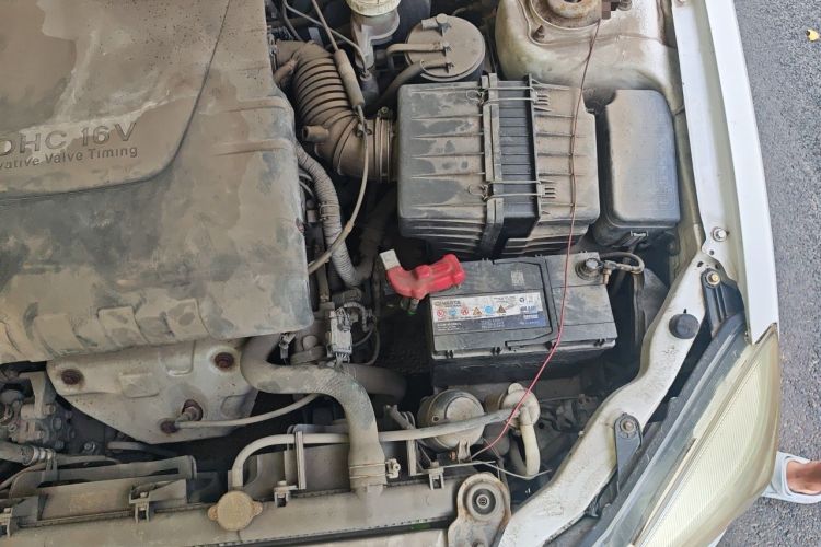 Used Soueast V3 Lingyue 2012 Revised Version 1.5L Manual – Happiness Edition Engine Bay Left