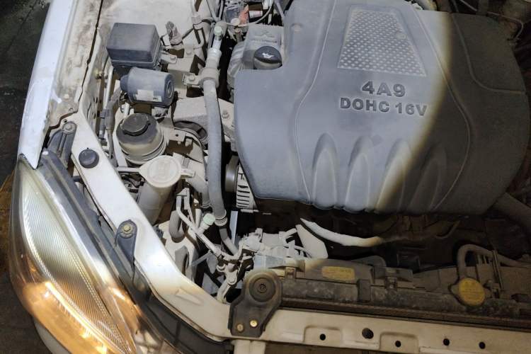 Used Soueast V3 Lingyue 2012 1.5L Manual Luxury Edition Engine Bay Right