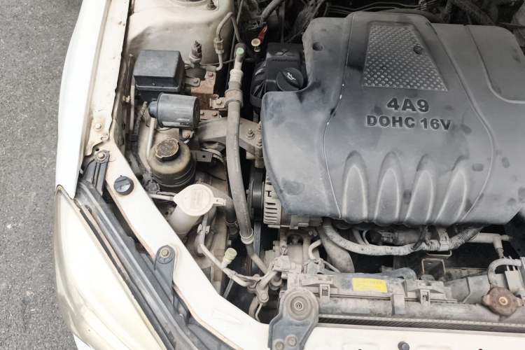 Used Soueast V3 Lingyue 2012 1.5L Manual Comfort Edition Engine Bay Right
