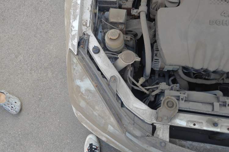 Used Soueast V3 Lingyue 2012 1.5L Manual Comfort Edition Engine Bay Right