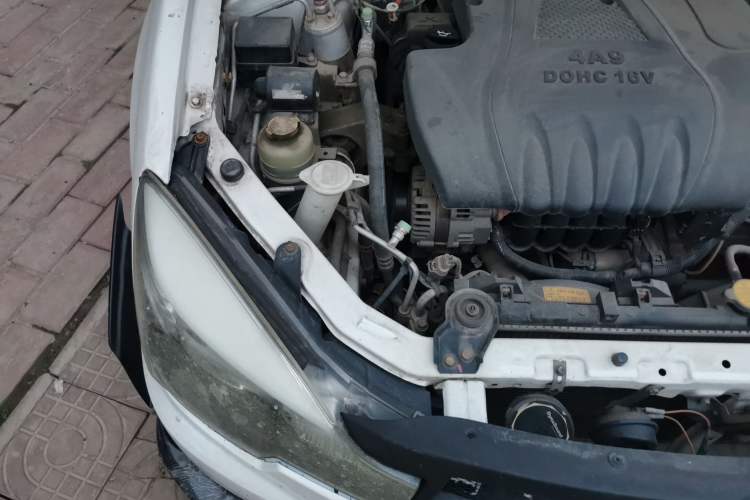 Used Soueast V3 Lingyue 2012 Revised Version 1.5L Manual – Style Edition Engine Bay Right