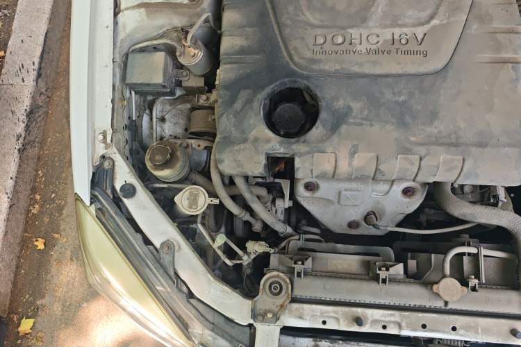 Used Soueast V3 Lingyue 2012 Revised Version 1.5L Manual – Happiness Edition Engine Bay Right