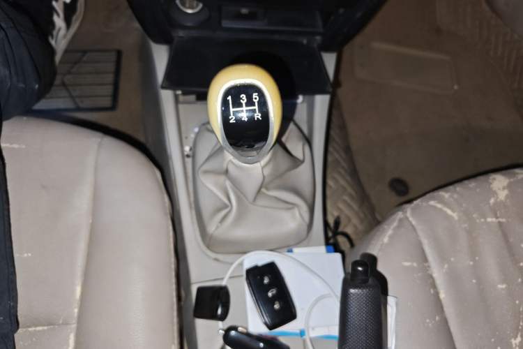 Used Soueast V3 Lingyue 2012 1.5L Manual Comfort Edition Gear Lever