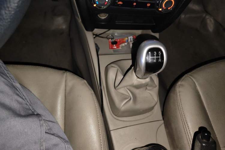 Used Soueast V3 Lingyue 2012 1.5L Manual Luxury Edition Gear Lever