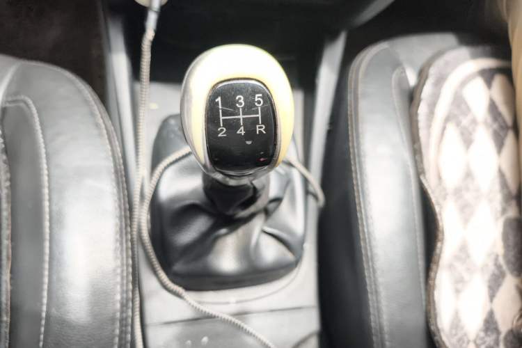 Used Soueast V3 Lingyue 2012 1.5L Manual Comfort Edition Gear Lever