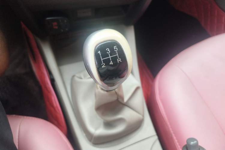 Used Soueast V3 Lingyue 2012 Revised Version 1.5L Manual Comfort Edition Gear Lever