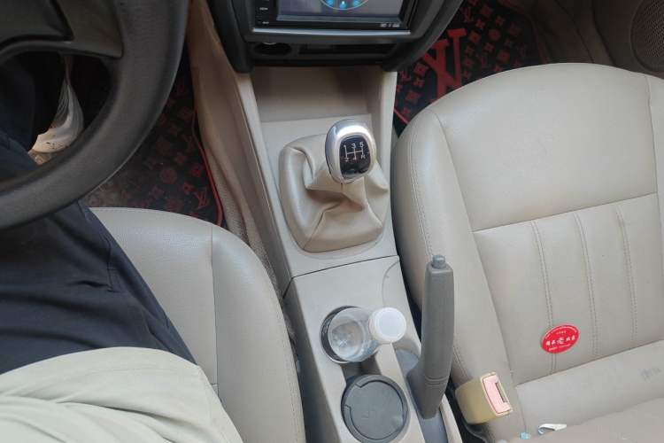 Used Soueast V3 Lingyue 2012 1.5L Manual Comfort Edition Gear Lever