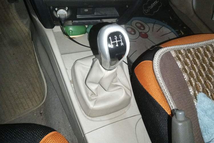 Used Soueast V3 Lingyue 2012 1.5L Manual Comfort Edition Gear Lever
