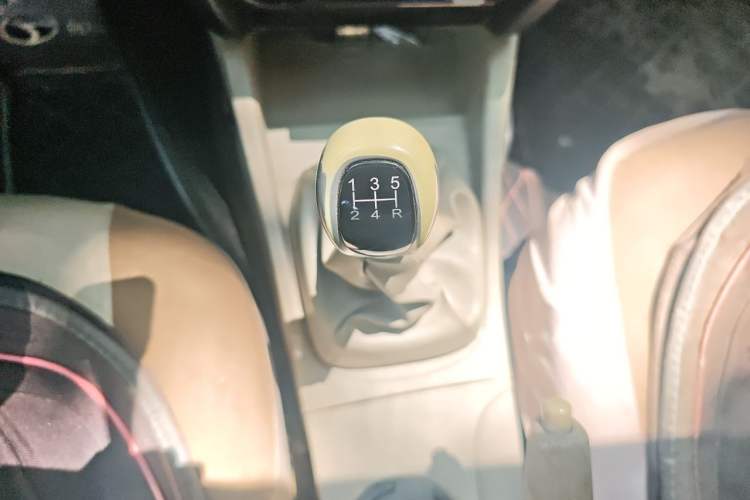 Used Soueast V3 Lingyue 2012 Revised Version 1.5L Manual – Happiness Edition Gear Lever