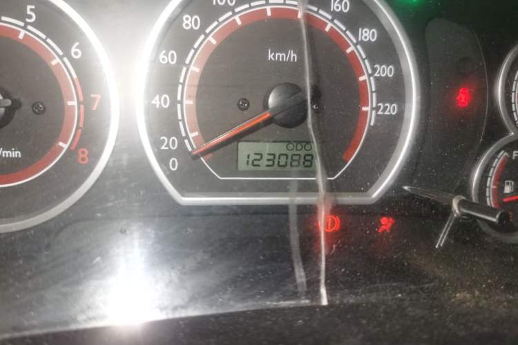 Used Soueast V3 Lingyue 2012 1.5L Manual Happiness Edition Odometer Close Up
