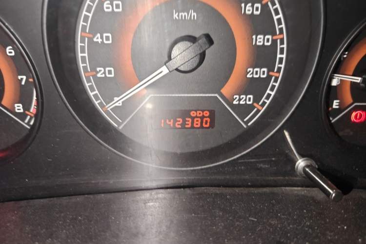 Used Soueast V3 Lingyue 2012 1.5L Manual Comfort Edition Odometer Close Up