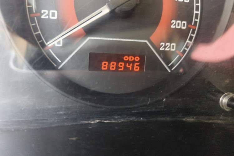 Used Soueast V3 Lingyue 2012 Revised Version 1.5L Manual Comfort Edition Odometer Close Up