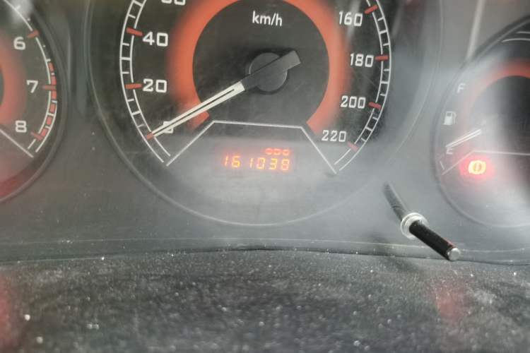 Used Soueast V3 Lingyue 2012 Revised Version 1.5L Manual – Style Edition Odometer Close Up