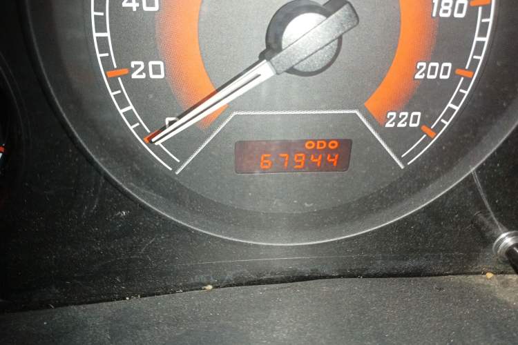 Used Soueast V3 Lingyue 2012 1.5L Manual Comfort Edition Odometer Close Up