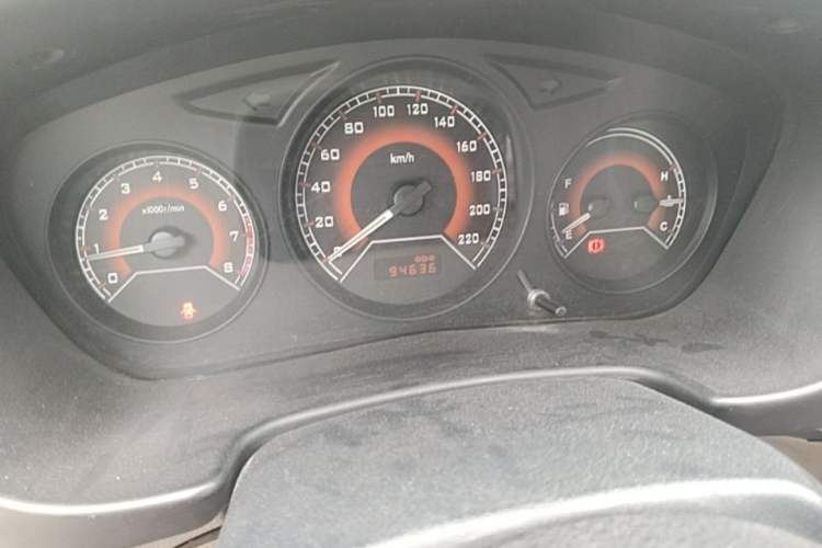 Used Soueast V3 Lingyue 2012 Revised Version 1.5L Manual Comfort Edition Odometer Close Up