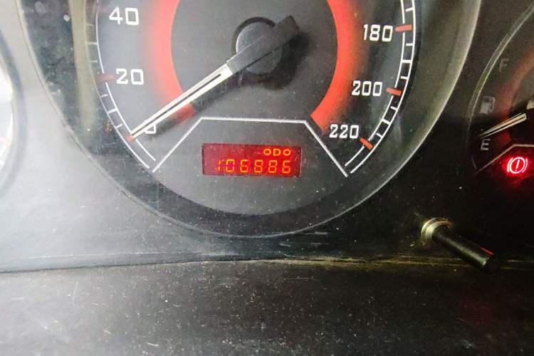 Used Soueast V3 Lingyue 2012 Revised Version 1.5L Manual – Happiness Edition Odometer Close Up