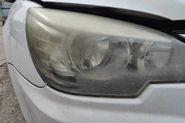 Used Soueast V3 Lingyue 2012 1.5L Manual New Happiness Edition Right Front Headlight