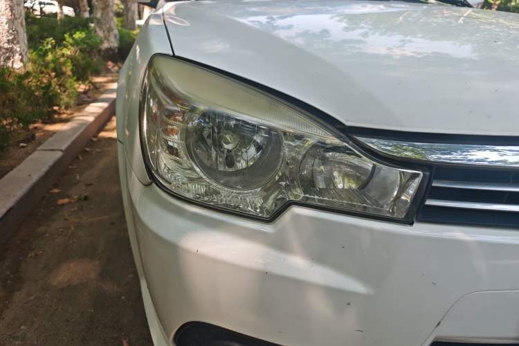 Used Soueast V3 Lingyue 2012 Revised Version 1.5L Manual – Happiness Edition Right Front Headlight