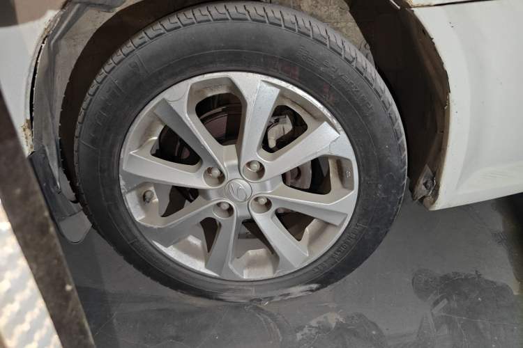 Used Soueast V3 Lingyue 2012 1.5L Manual Comfort Edition Right Front Wheel Hub