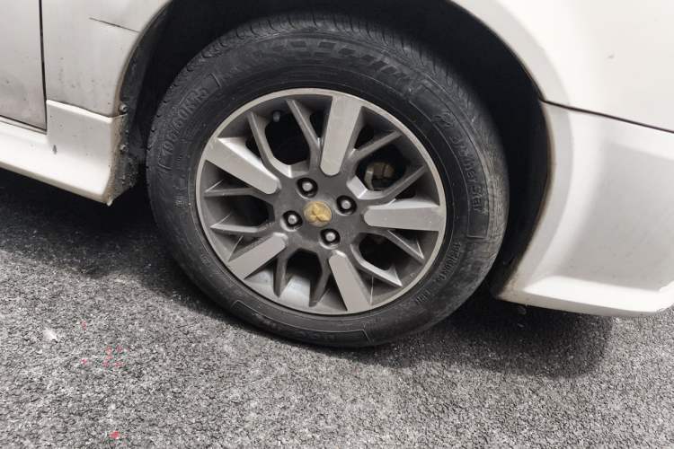 Used Soueast V3 Lingyue 2012 1.5L Manual Comfort Edition Right Front Wheel Hub