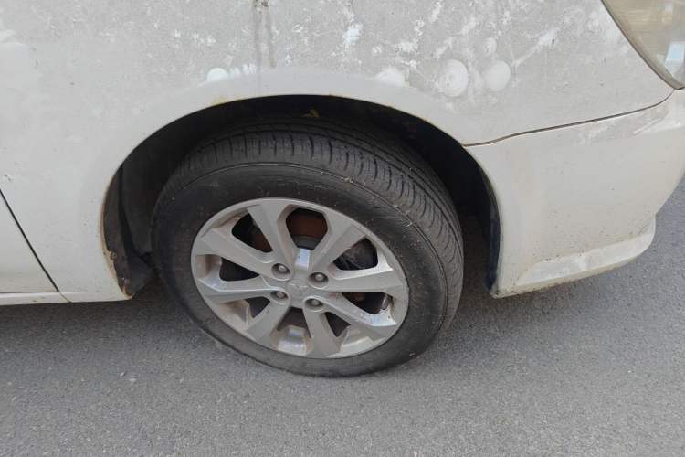Used Soueast V3 Lingyue 2012 1.5L Manual Comfort Edition Right Front Wheel Hub