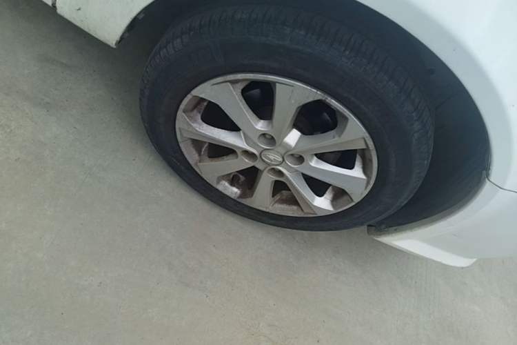 Used Soueast V3 Lingyue 2012 Revised Version 1.5L Manual Comfort Edition Right Front Wheel Hub