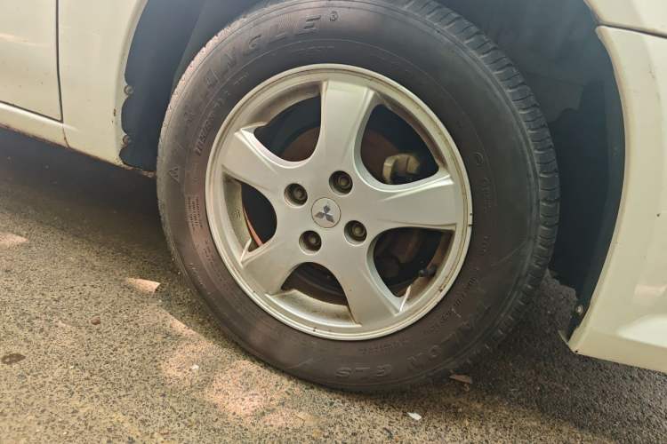 Used Soueast V3 Lingyue 2012 Revised Version 1.5L Manual – Happiness Edition Right Front Wheel Hub