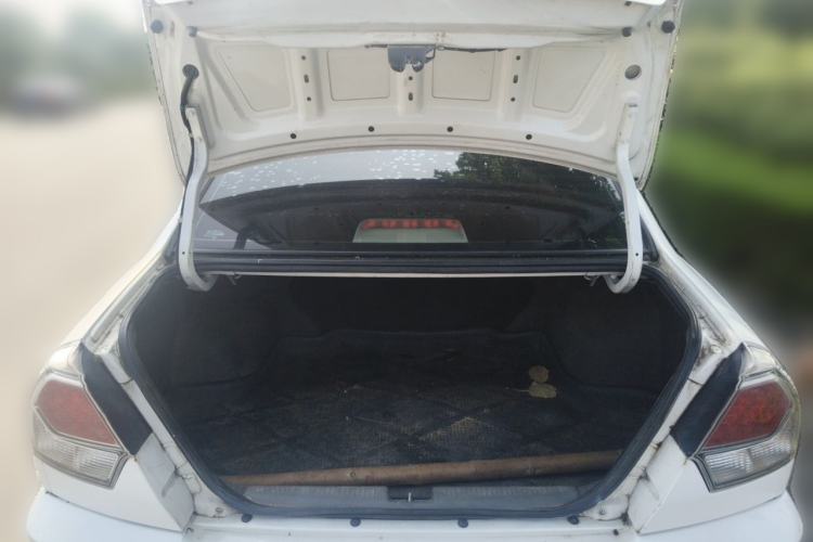 Used Soueast V3 Lingyue 2012 Revised Version 1.5L Manual Comfort Edition Trunk