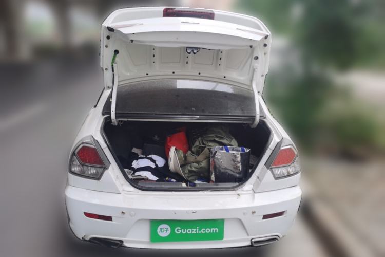 Used Soueast V3 Lingyue 2012 Revised Version 1.5L Manual – Style Edition Trunk