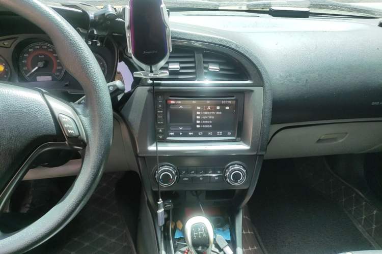 Used Soueast V3 Lingyue 2012 1.5L Manual Flagship Edition Audio And AC Panel