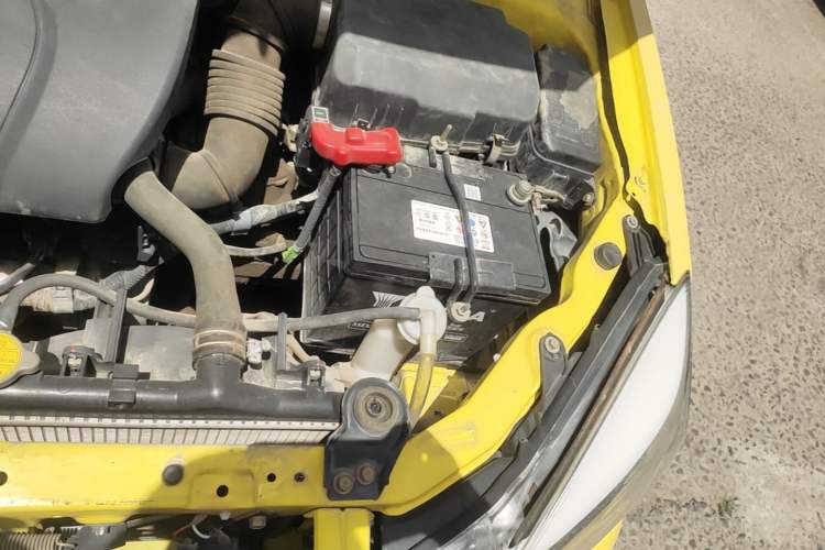 Used Soueast V3 Lingyue 2012 1.5L Manual Flagship Edition Engine Bay Left