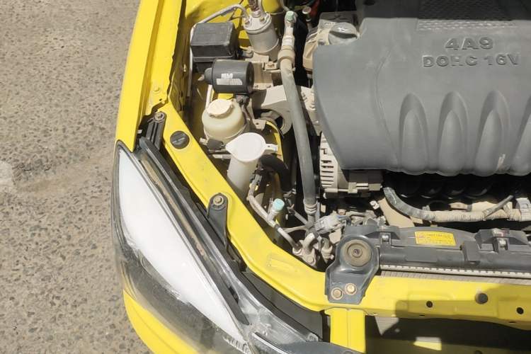 Used Soueast V3 Lingyue 2012 1.5L Manual Flagship Edition Engine Bay Right