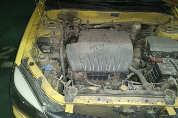 Used Soueast V3 Lingyue 2012 Revised Version 1.5L Manual – Style Edition Engine Bay Right