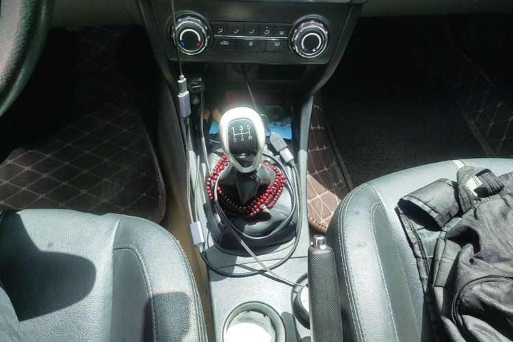 Used Soueast V3 Lingyue 2012 1.5L Manual Flagship Edition Gear Lever