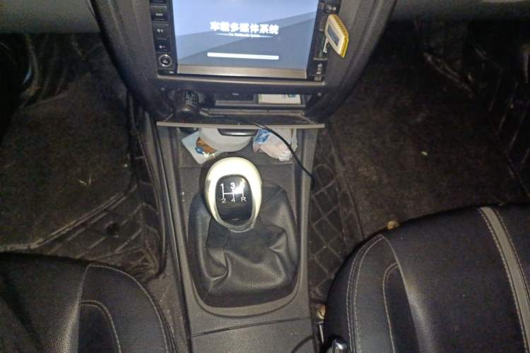 Used Soueast V3 Lingyue 2012 Revised Version 1.5L Manual – Style Edition Gear Lever