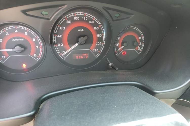 Used Soueast V3 Lingyue 2012 1.5L Manual Flagship Edition Odometer Close Up
