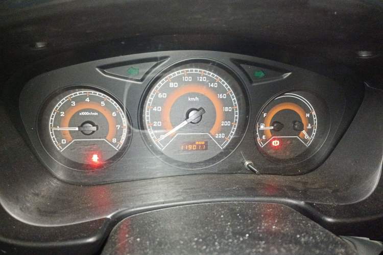 Used Soueast V3 Lingyue 2012 Revised Version 1.5L Manual – Style Edition Odometer Close Up