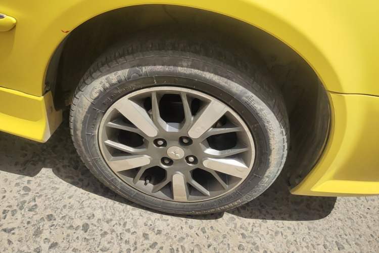 Used Soueast V3 Lingyue 2012 1.5L Manual Flagship Edition Right Front Wheel Hub