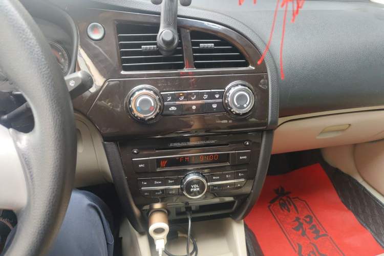 Used Soueast V3 Lingyue 2013 Revised Version 1.5L Manual – Affordable Edition Audio And AC Panel
