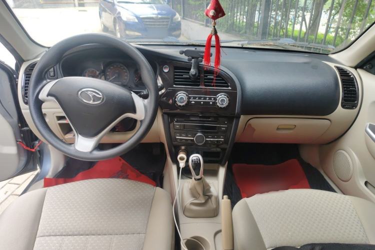 Used Soueast V3 Lingyue 2013 Revised Version 1.5L Manual – Affordable Edition Center Console