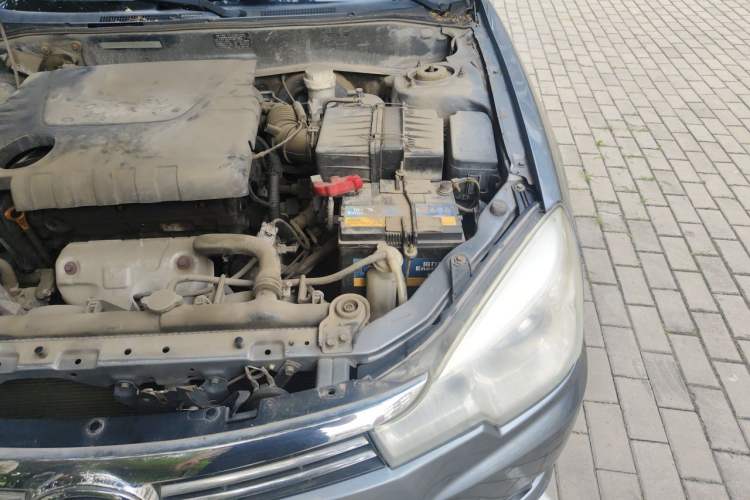Used Soueast V3 Lingyue 2013 Revised Version 1.5L Manual – Affordable Edition Engine Bay Left