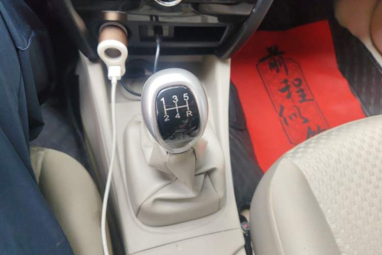 Used Soueast V3 Lingyue 2013 Revised Version 1.5L Manual – Affordable Edition Gear Lever