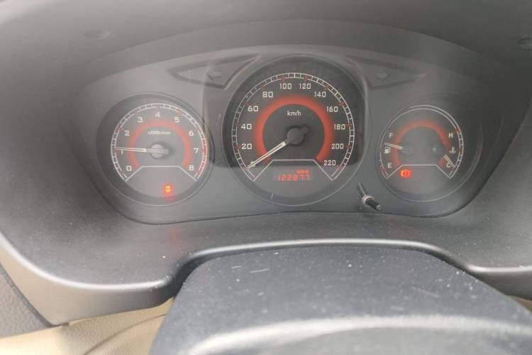 Used Soueast V3 Lingyue 2013 Revised Version 1.5L Manual – Affordable Edition Odometer Close Up