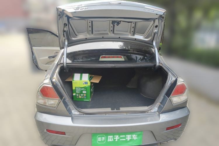 Used Soueast V3 Lingyue 2013 Revised Version 1.5L Manual – Affordable Edition Trunk