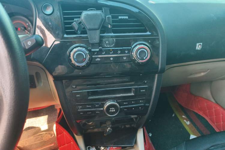 Used Soueast V3 Lingyue 2013 Revised Version 1.5L Manual – Affordable Edition Audio And AC Panel