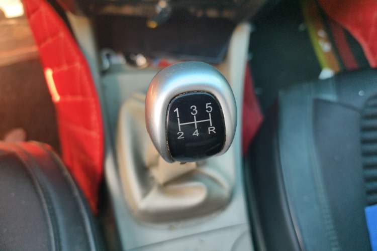Used Soueast V3 Lingyue 2013 Revised Version 1.5L Manual – Affordable Edition Gear Lever