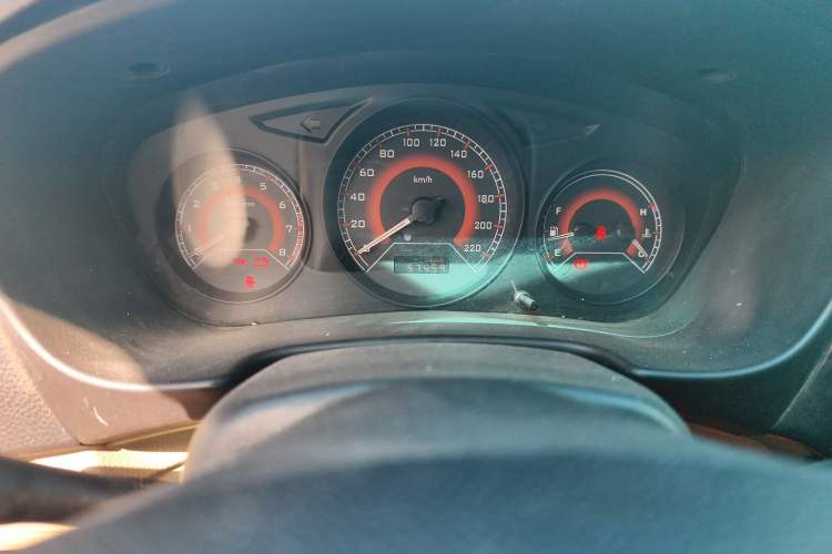 Used Soueast V3 Lingyue 2013 Revised Version 1.5L Manual – Affordable Edition Odometer Close Up
