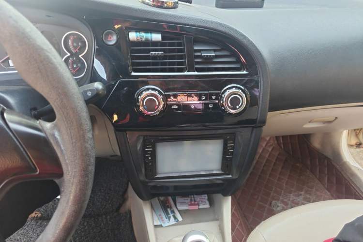 Used Soueast V3 Lingyue 2013 Revised Version 1.5L Manual – Affordable Edition Audio And AC Panel